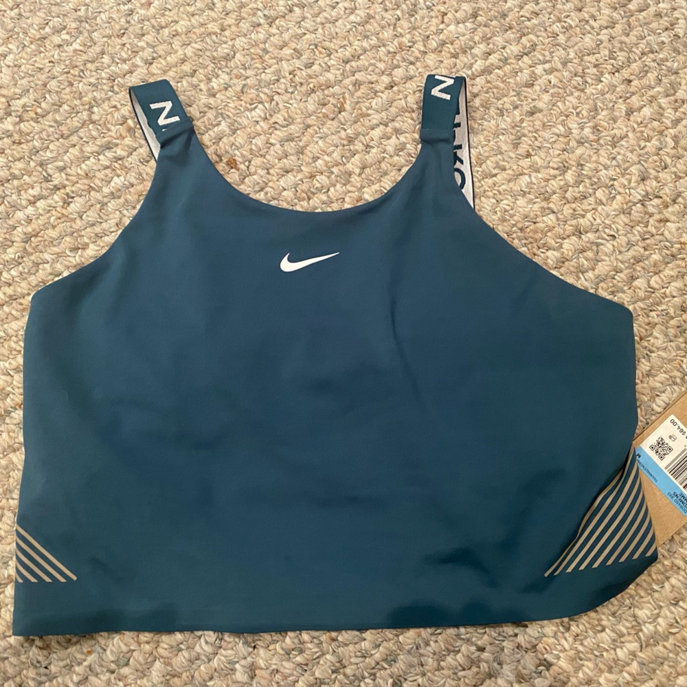 Nike sports bra top brand new with tag